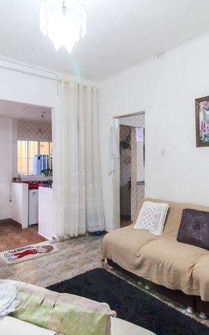 Casa à venda com 120m², 3 quartos e 4 vagas Casa à venda com 120m², 3 quartos e 4 vagasSala