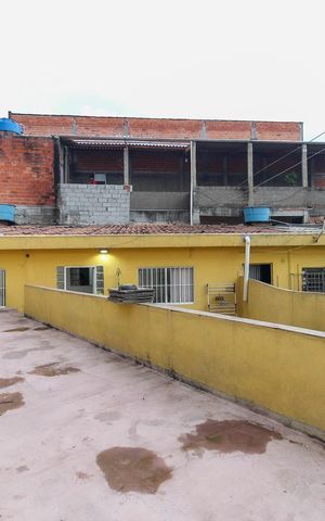 Casa à venda com 120m², 3 quartos e 4 vagas Casa à venda com 120m², 3 quartos e 4 vagasVaranda