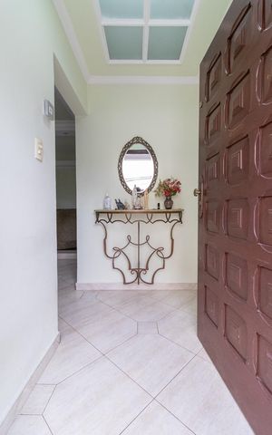 Casa à venda com 430m², 5 quartos e 4 vagasEntrada