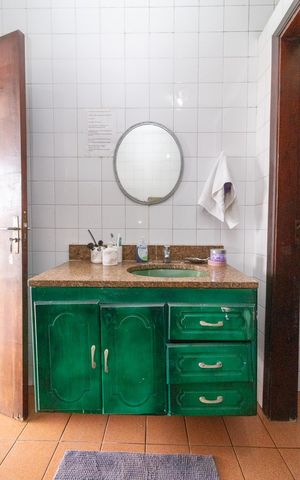 Casa à venda com 430m², 5 quartos e 4 vagasBanheiro 5