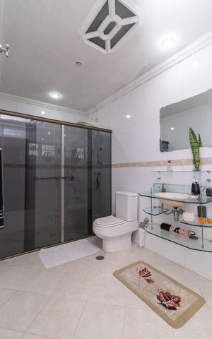 Casa à venda com 430m², 5 quartos e 4 vagasBanheiro 1 - Suíte