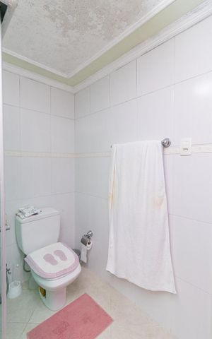 Casa à venda com 430m², 5 quartos e 4 vagasBanheiro 2