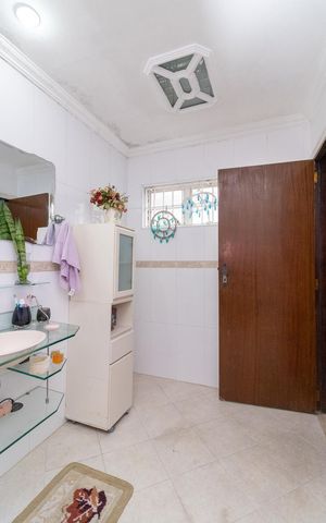 Casa à venda com 430m², 5 quartos e 4 vagasBanheiro 1 - Suíte