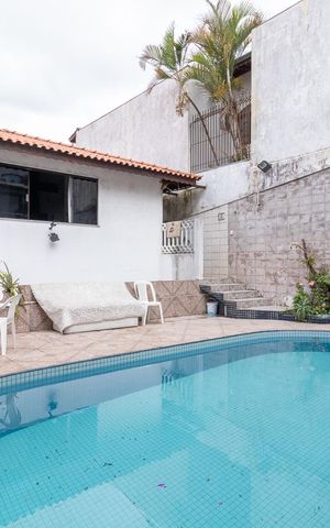 Casa à venda com 430m², 5 quartos e 4 vagasPiscina
