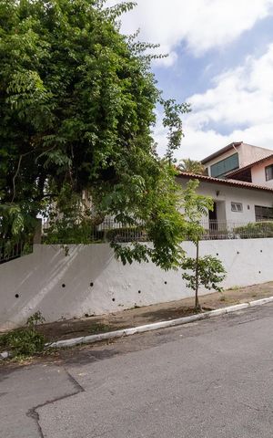 Casa à venda com 430m², 5 quartos e 4 vagasFachada