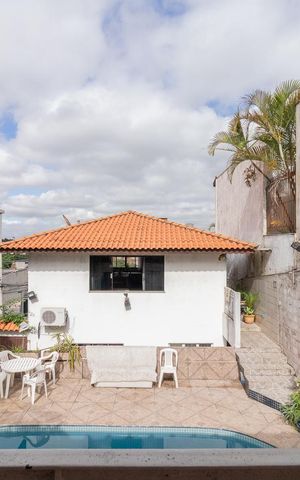 Casa à venda com 430m², 5 quartos e 4 vagasFachada