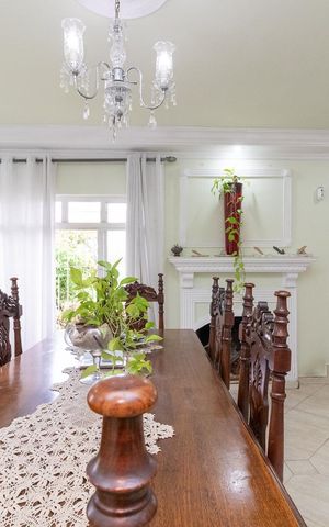 Casa à venda com 430m², 5 quartos e 4 vagasSala