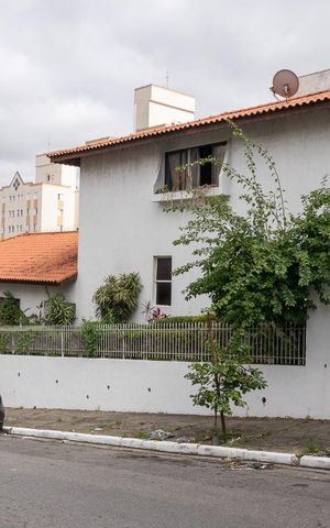 Casa à venda com 430m², 5 quartos e 4 vagasFachada