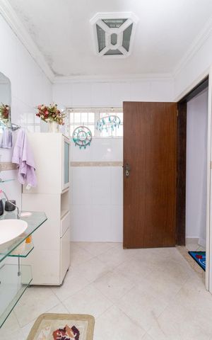 Casa à venda com 430m², 5 quartos e 4 vagasBanheiro 1 - Suíte