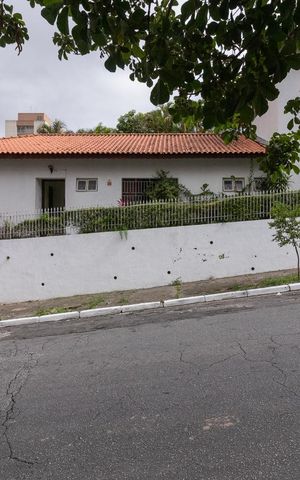 Casa à venda com 430m², 5 quartos e 4 vagasFachada