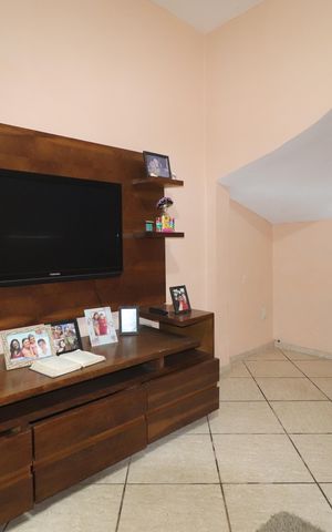 Casa à venda com 148m², 3 quartos e 2 vagasSala