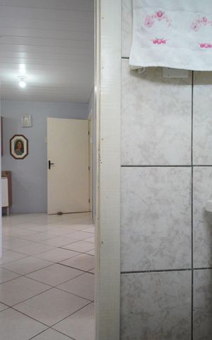 Casa à venda com 140m², 2 quartos e 2 vagasBanheiro