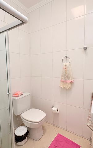 Casa de condomínio à venda com 84m², 3 quartos e 2 vagasBanheiro Social
