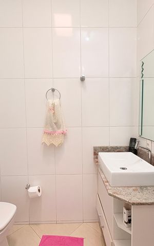 Casa de condomínio à venda com 84m², 3 quartos e 2 vagasBanheiro Social