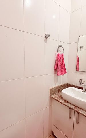 Casa de condomínio à venda com 84m², 3 quartos e 2 vagasBanheiro da Suíte