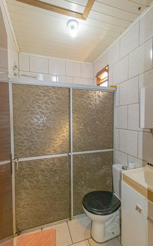 Casa à venda com 290m², 6 quartos e 4 vagas Casa à venda com 290m², 6 quartos e 4 vagasBanheiro/CASA 2