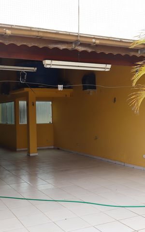 Casa à venda com 400m², 3 quartos e 4 vagasArea de Serviço e Varanda Gourmet 