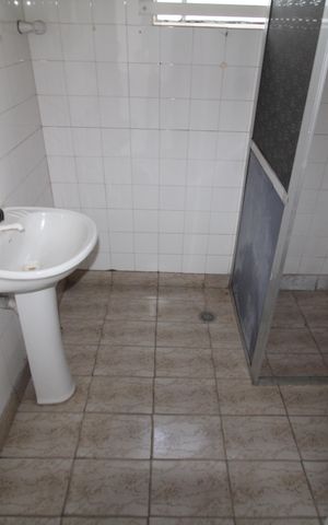 Casa à venda com 200m², 4 quartos e 2 vagasBanheiro
