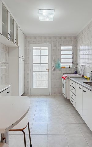 Apartamento à venda com 96m², 2 quartos e 1 vaga Apartamento à venda com 96m², 2 quartos e 1 vagaCozinha