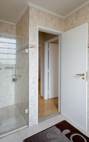 Apartamento à venda com 96m², 2 quartos e 1 vaga Apartamento à venda com 96m², 2 quartos e 1 vagaBanheiro Social
