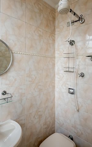 Apartamento à venda com 96m², 2 quartos e 1 vaga Apartamento à venda com 96m², 2 quartos e 1 vagaBanheiro de serviço