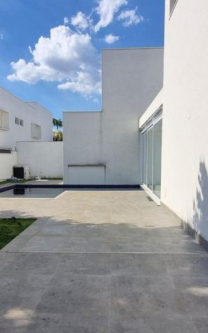 Casa de condomínio para alugar com 380m², 4 quartos e 1 vaga