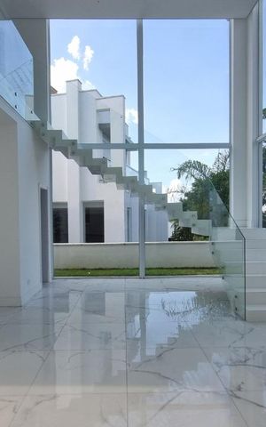 Casa de condomínio para alugar com 380m², 4 quartos e 1 vaga