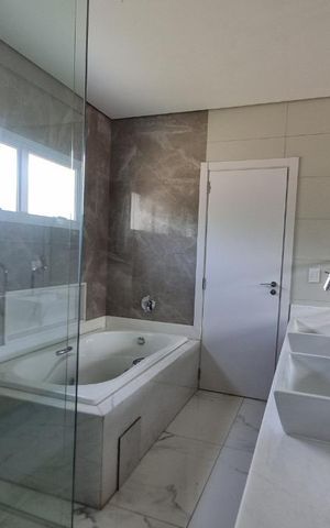 Casa de condomínio para alugar com 380m², 4 quartos e 1 vaga
