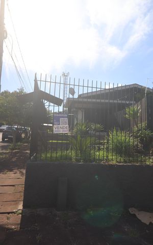 Casa à venda com 182m², 4 quartos e 2 vagasFachada