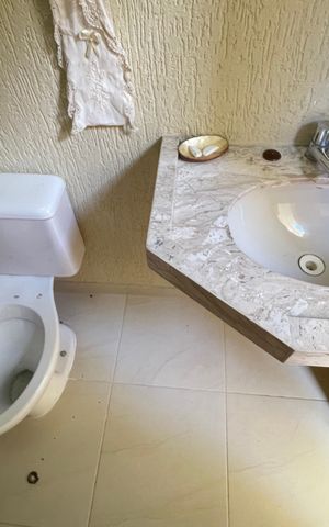 Casa à venda com 300m², 3 quartos e 4 vagas Casa à venda com 300m², 3 quartos e 4 vagasLavabo