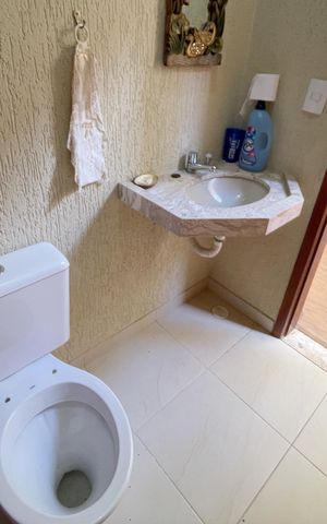 Casa à venda com 300m², 3 quartos e 4 vagas Casa à venda com 300m², 3 quartos e 4 vagasLavabo