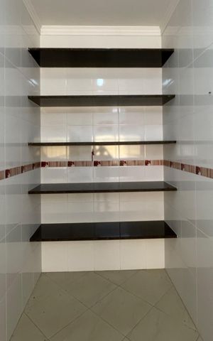Casa à venda com 300m², 3 quartos e 4 vagas Casa à venda com 300m², 3 quartos e 4 vagasCozinha - Armários