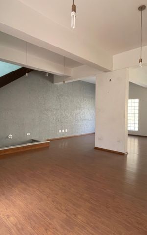Casa à venda com 300m², 3 quartos e 4 vagas Casa à venda com 300m², 3 quartos e 4 vagasSala