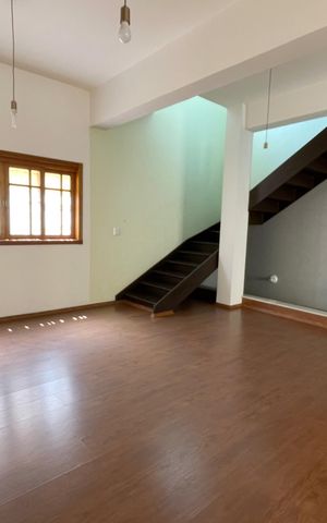 Casa à venda com 300m², 3 quartos e 4 vagas Casa à venda com 300m², 3 quartos e 4 vagasSala