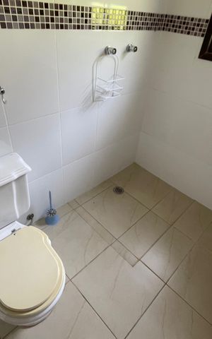 Casa à venda com 300m², 3 quartos e 4 vagas Casa à venda com 300m², 3 quartos e 4 vagasBanheiro quarto 2