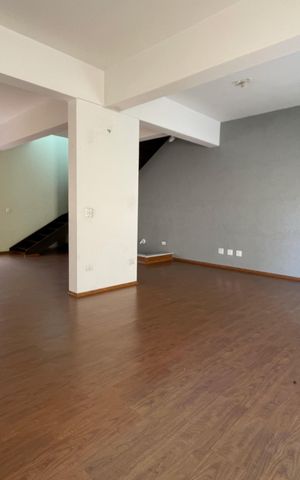 Casa à venda com 300m², 3 quartos e 4 vagas Casa à venda com 300m², 3 quartos e 4 vagasSala