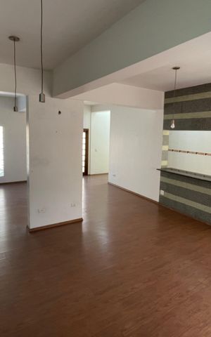Casa à venda com 300m², 3 quartos e 4 vagas Casa à venda com 300m², 3 quartos e 4 vagasSala
