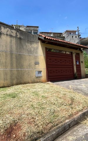 Casa à venda com 300m², 3 quartos e 4 vagas Casa à venda com 300m², 3 quartos e 4 vagasFachada