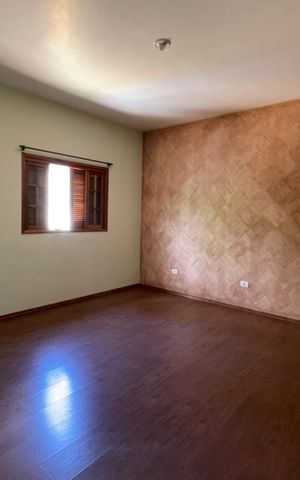 Casa à venda com 300m², 3 quartos e 4 vagas Casa à venda com 300m², 3 quartos e 4 vagasQuarto 1 suite
