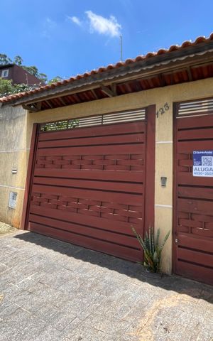 Casa à venda com 300m², 3 quartos e 4 vagas Casa à venda com 300m², 3 quartos e 4 vagasFachada da casa