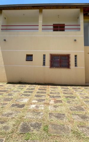 Casa à venda com 300m², 3 quartos e 4 vagas Casa à venda com 300m², 3 quartos e 4 vagasFachada