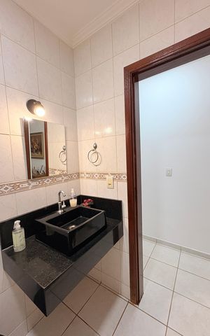 Casa à venda com 175m², 3 quartos e 5 vagasBanheiro Social 2