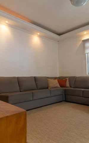 Casa à venda com 260m², 4 quartos e 3 vagas Casa à venda com 260m², 4 quartos e 3 vagasSala