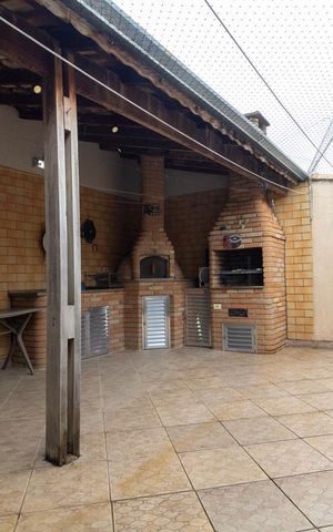 Casa à venda com 260m², 4 quartos e 3 vagas Casa à venda com 260m², 4 quartos e 3 vagasÁrea gourmet