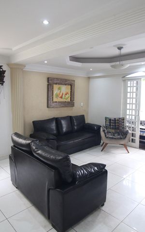 Casa à venda com 314m², 4 quartos e 3 vagasSala
