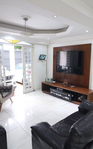 Casa à venda com 314m², 4 quartos e 3 vagasSala