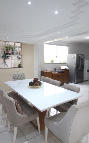 Casa à venda com 314m², 4 quartos e 3 vagasSala