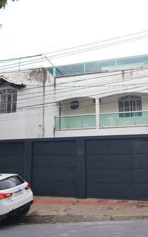 Casa à venda com 314m², 4 quartos e 3 vagasFachada