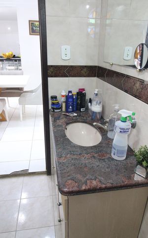 Casa à venda com 314m², 4 quartos e 3 vagasBanheiro 1