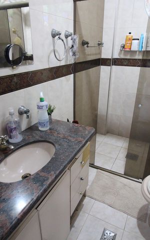 Casa à venda com 314m², 4 quartos e 3 vagasBanheiro 1